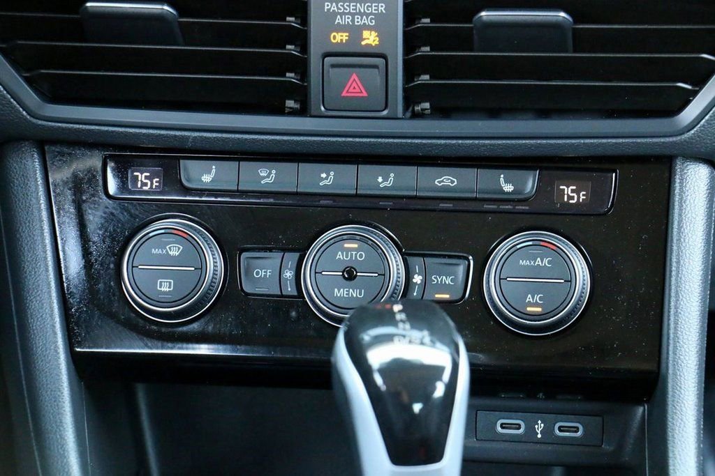 Used 2024 Volkswagen Jetta SE image 27