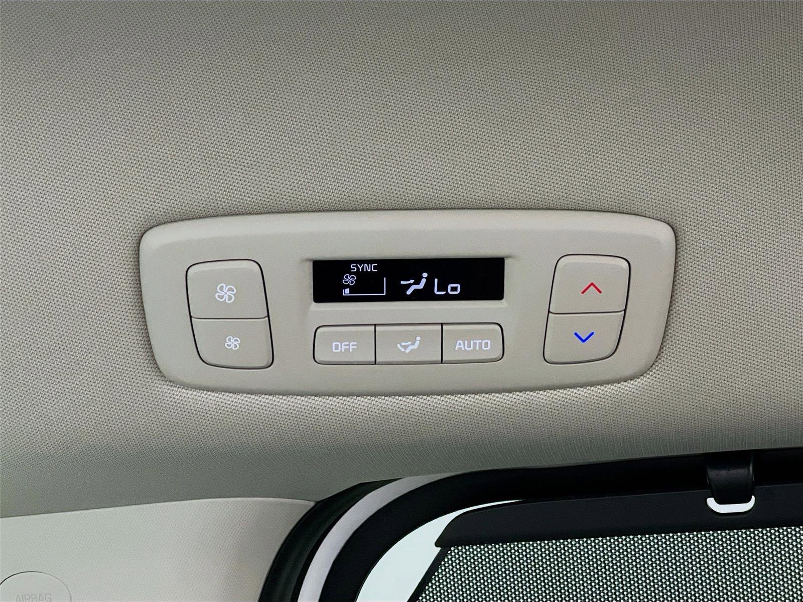 Used 2025 Kia Carnival EX image 28