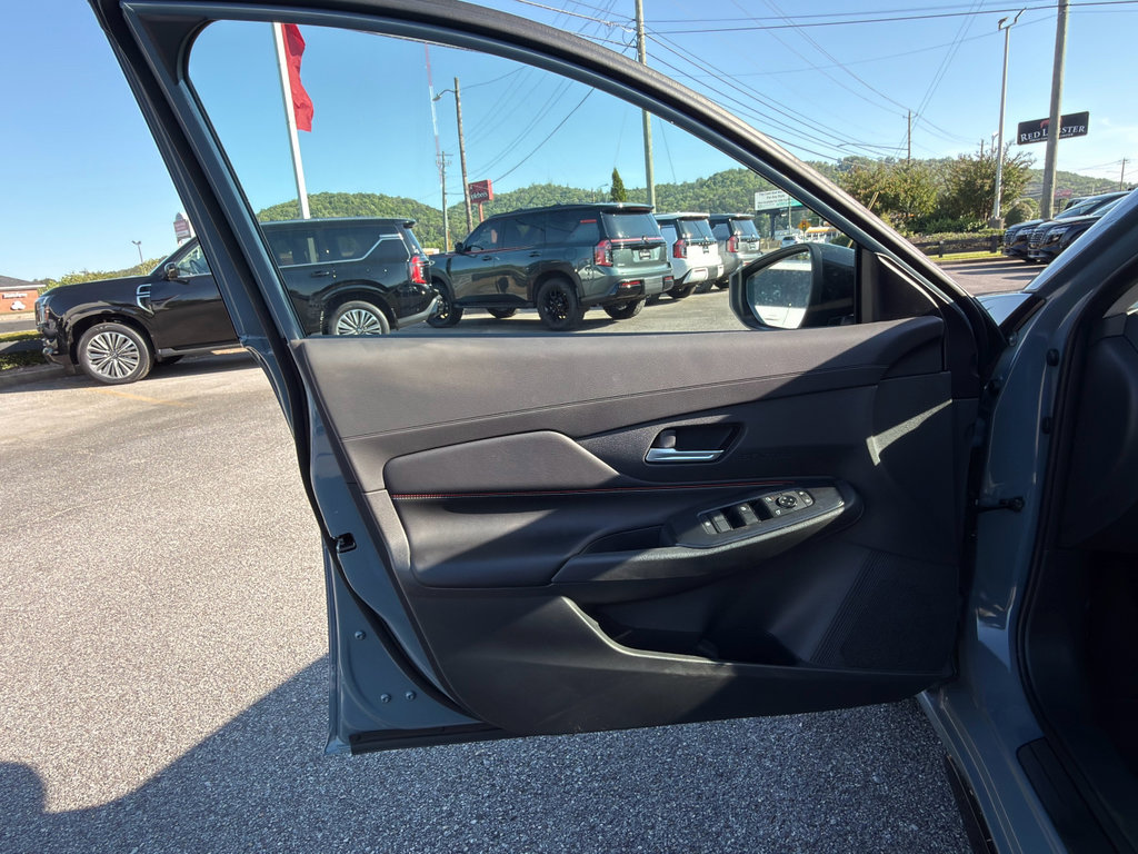 New 2026 Nissan Sentra SR FWD image 10