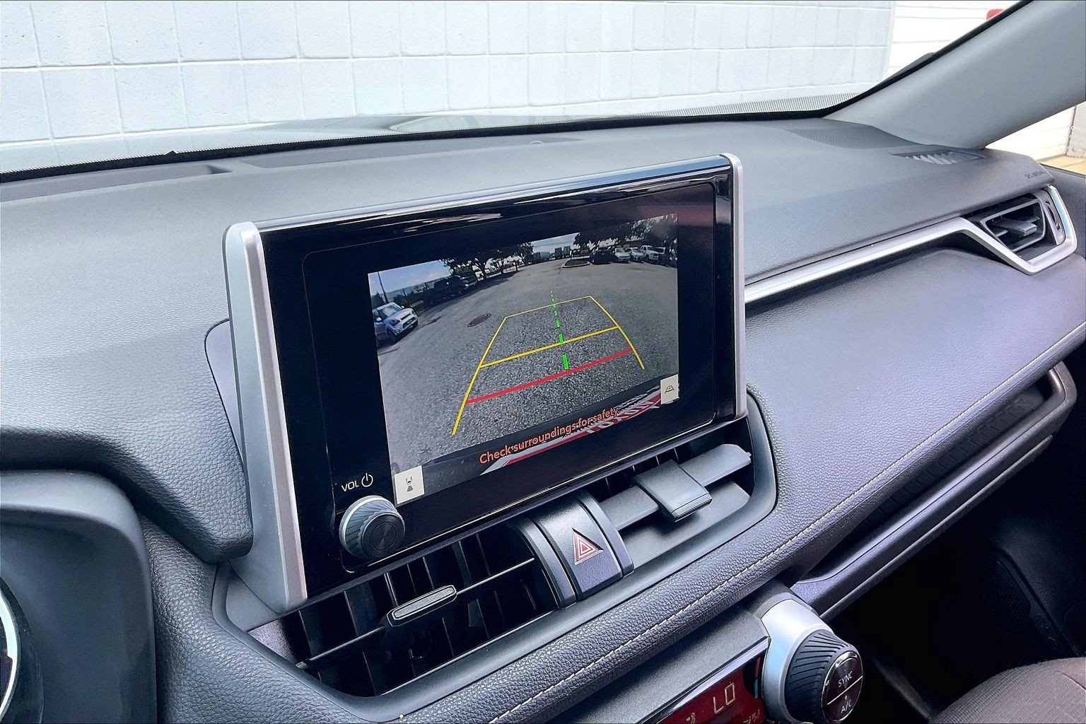 Used 2025 Toyota RAV4 XLE AWD/4WD image 26