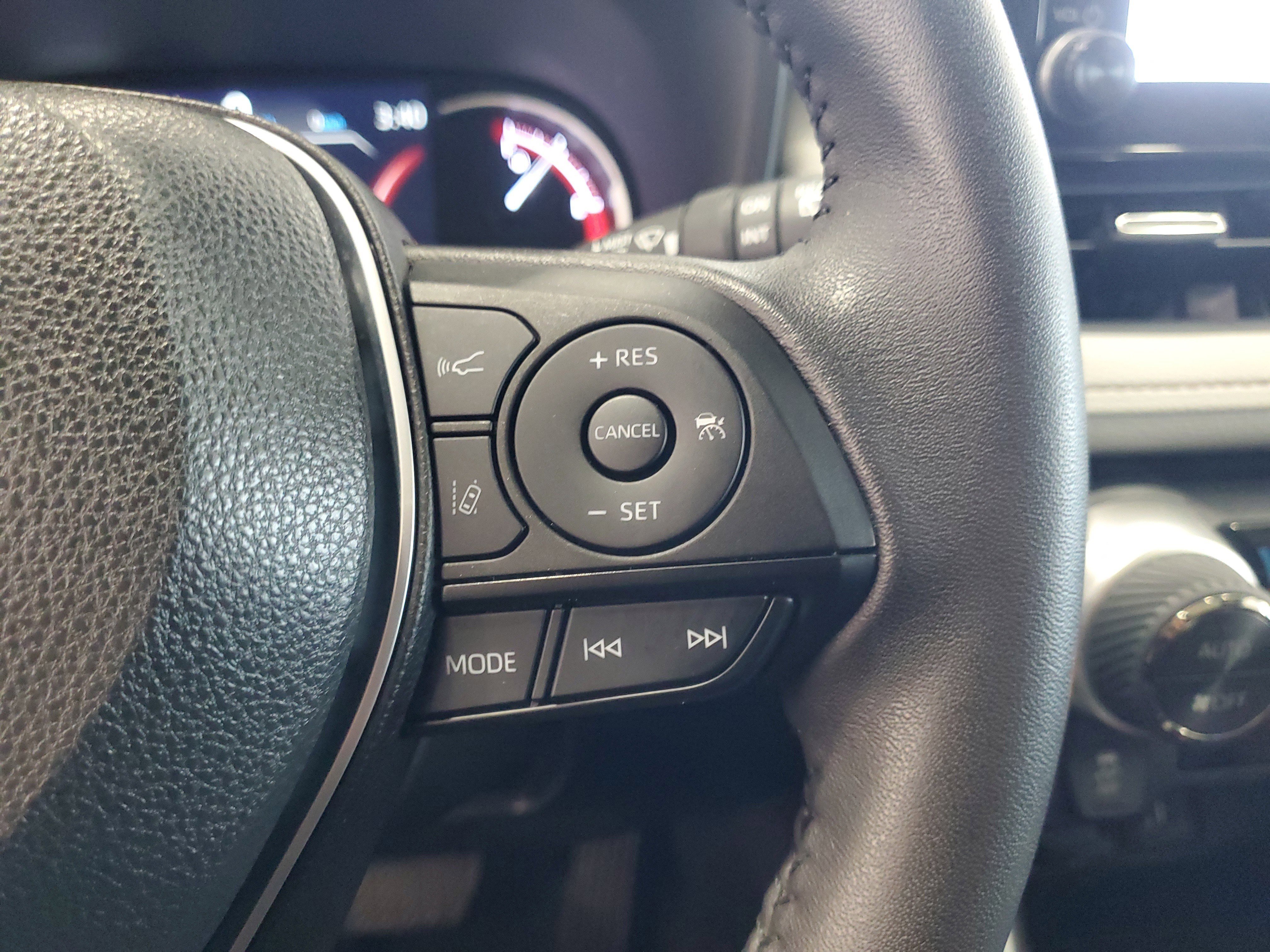 Used 2023 Toyota RAV4 XLE Premium image 21