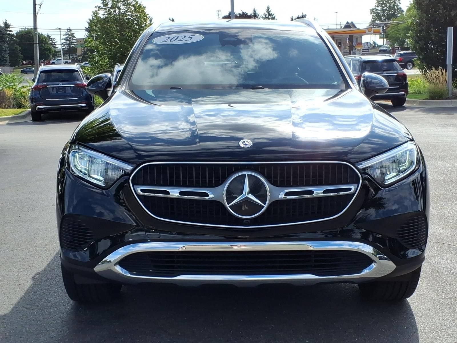 Used 2025 Mercedes-Benz GLC 300 4MATIC image 9