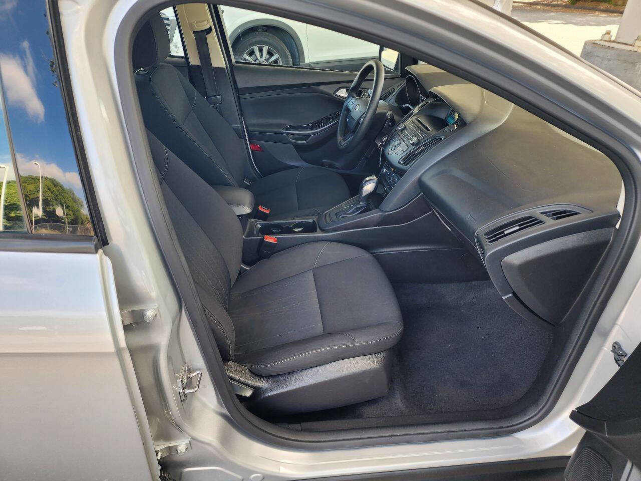 Used 2015 Ford Focus SE image 13