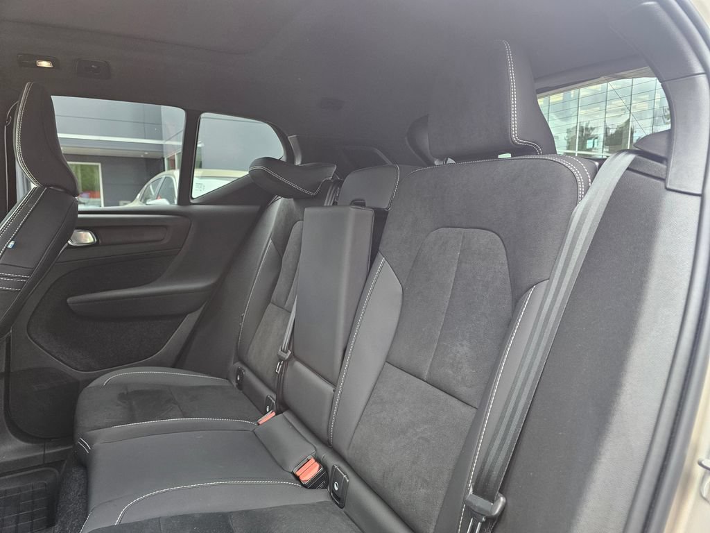 Used 2023 Volvo XC40 Recharge Ultimate w/ Protection Package Premier AWD/4WD image 14