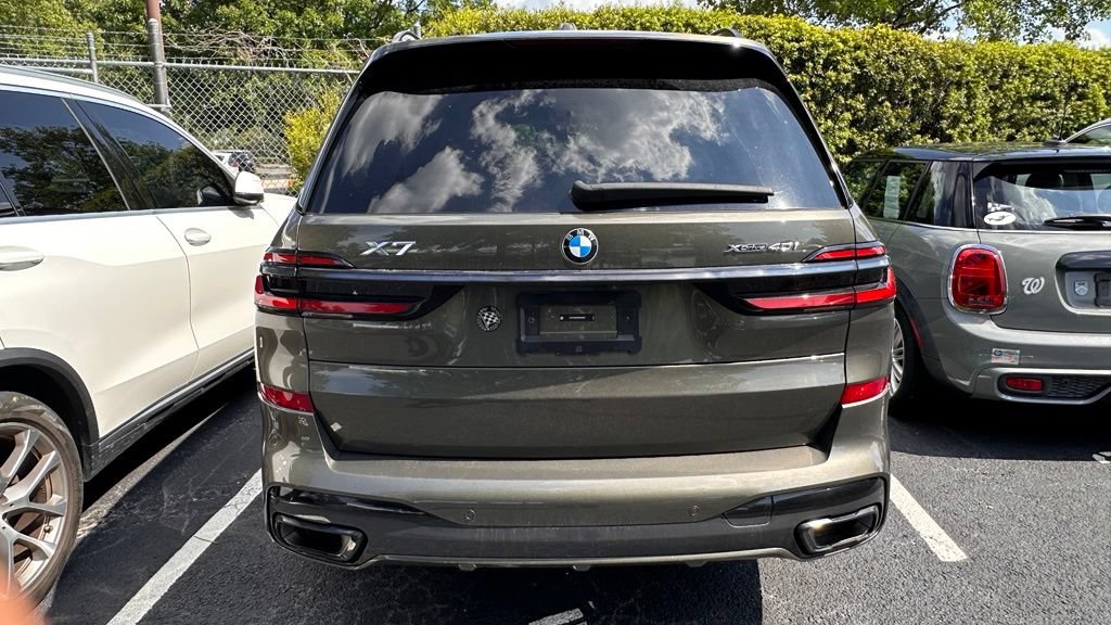 Used 2025 BMW X7 xDrive40i w/ M Sport Package AWD/4WD image 9