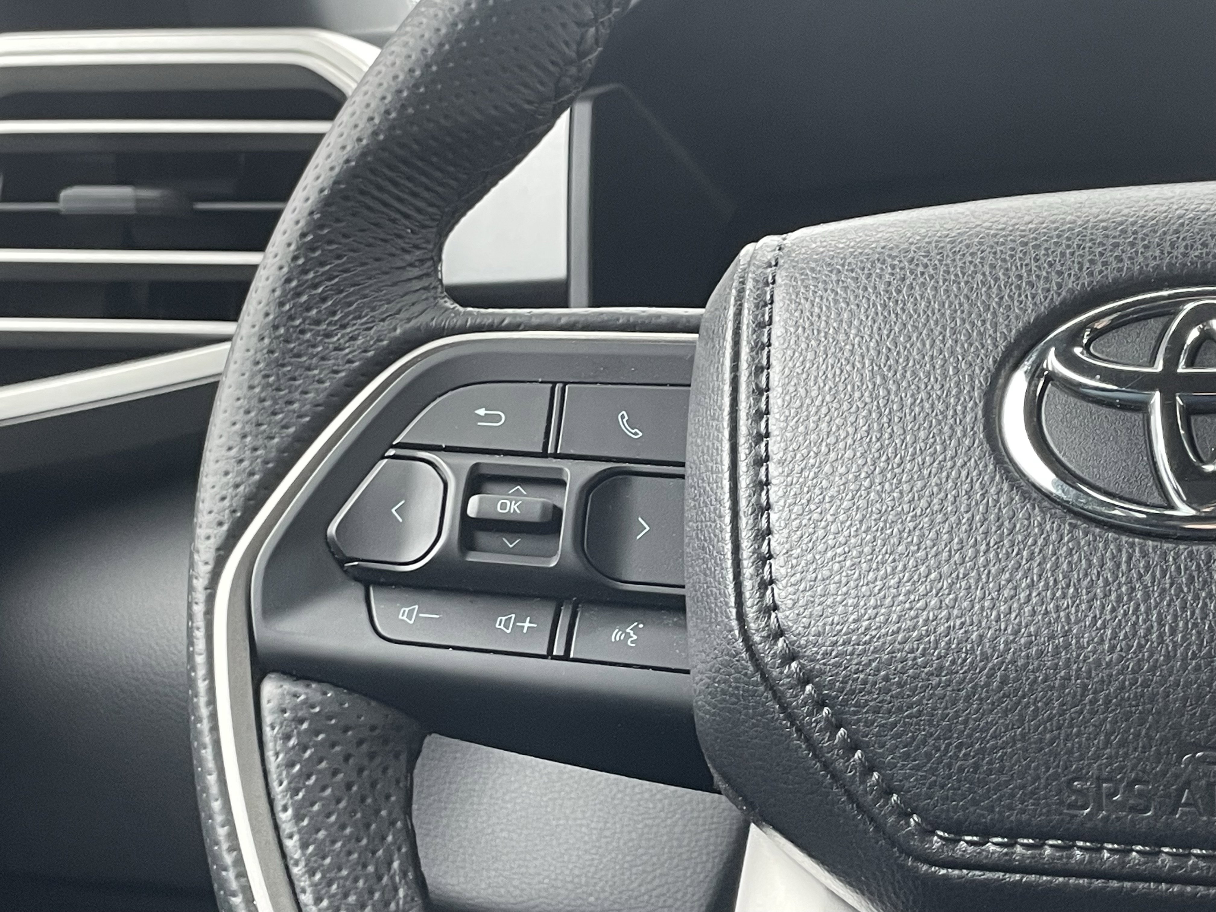 Used 2025 Toyota Sequoia SR5 image 19