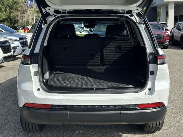 Used 2023 Jeep Grand Cherokee Limited w/ Luxury Tech Group II AWD/4WD image 30