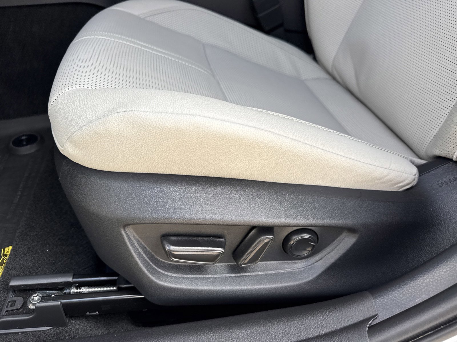 Used 2026 Toyota Camry XLE w/ Premium Plus Package image 12