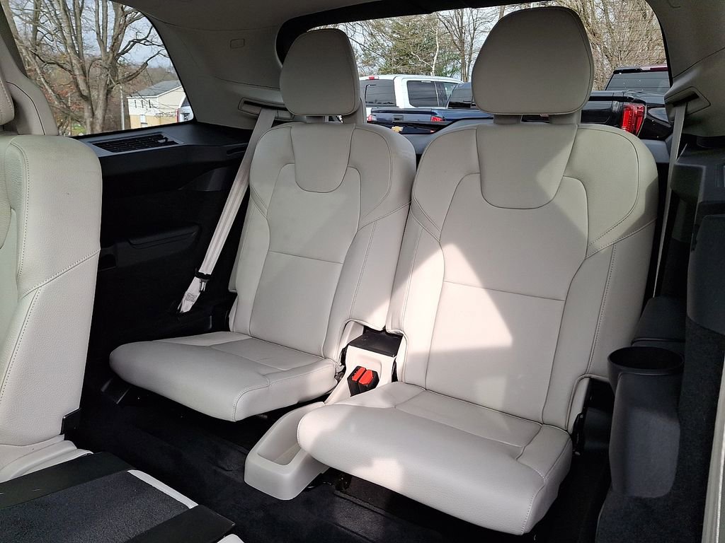 Used 2017 Volvo XC90 T6 Momentum w/ Vision Package image 12