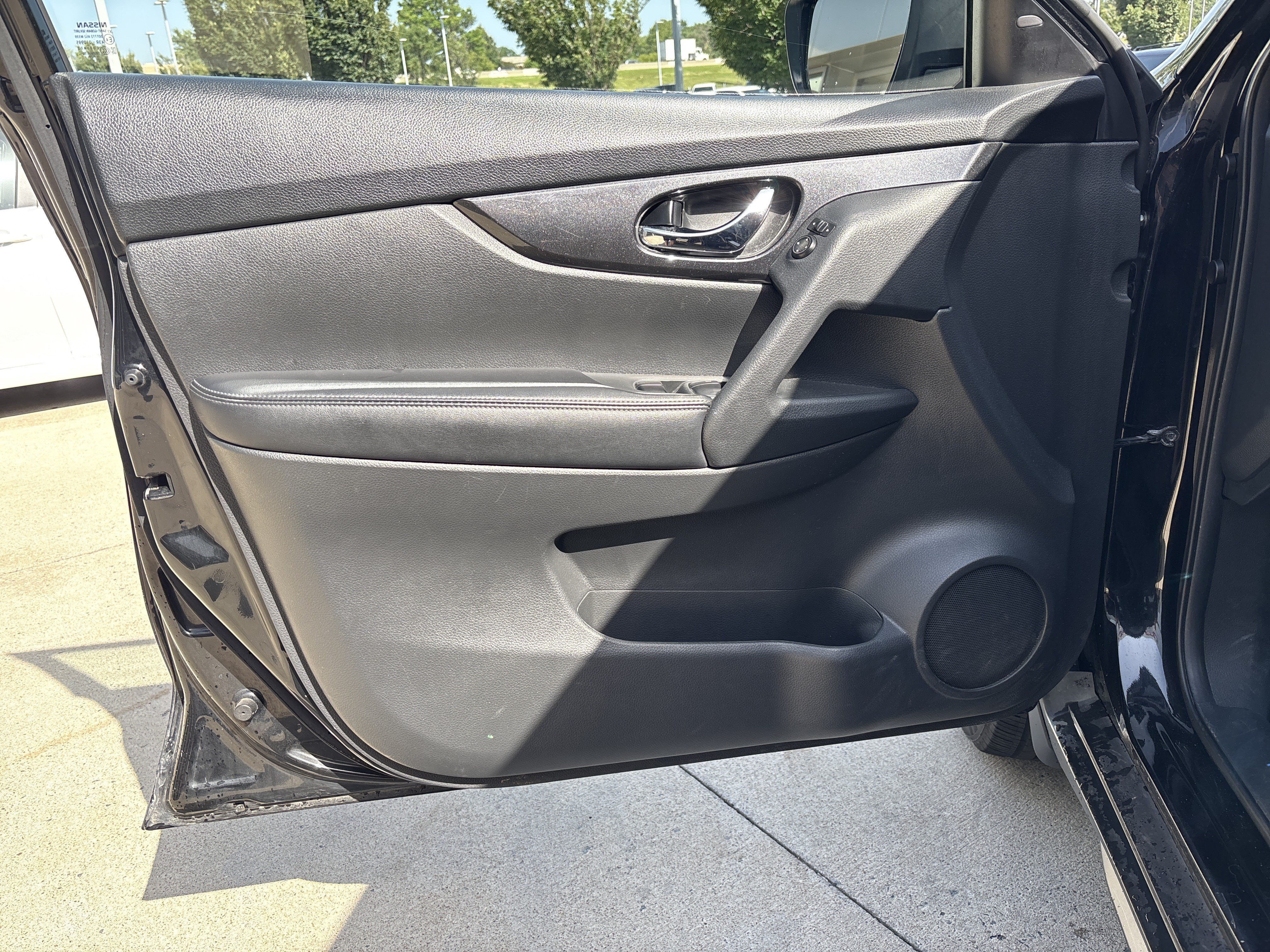 Used 2018 Nissan Rogue S AWD/4WD image 13