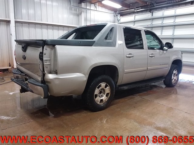 Used 2007 Chevrolet Avalanche LT AWD/4WD image 2