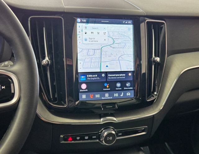 Certified 2025 Volvo XC60 B5 Plus image 27