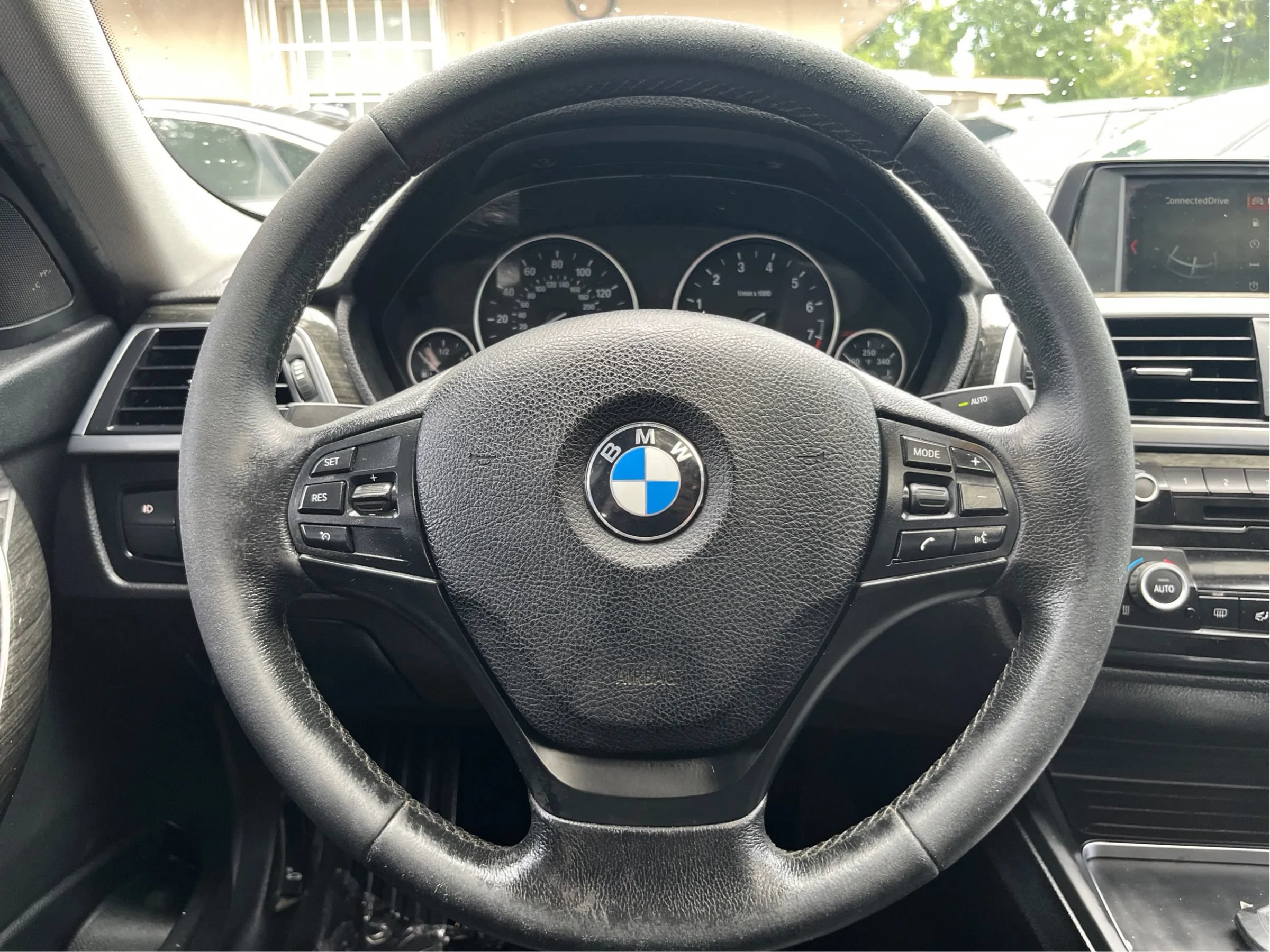 Used 2018 BMW 320i Sedan RWD image 17