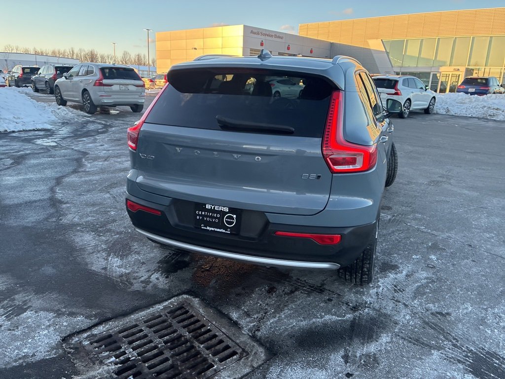 Certified 2023 Volvo XC40 B5 Plus w/ Climate Package image 4