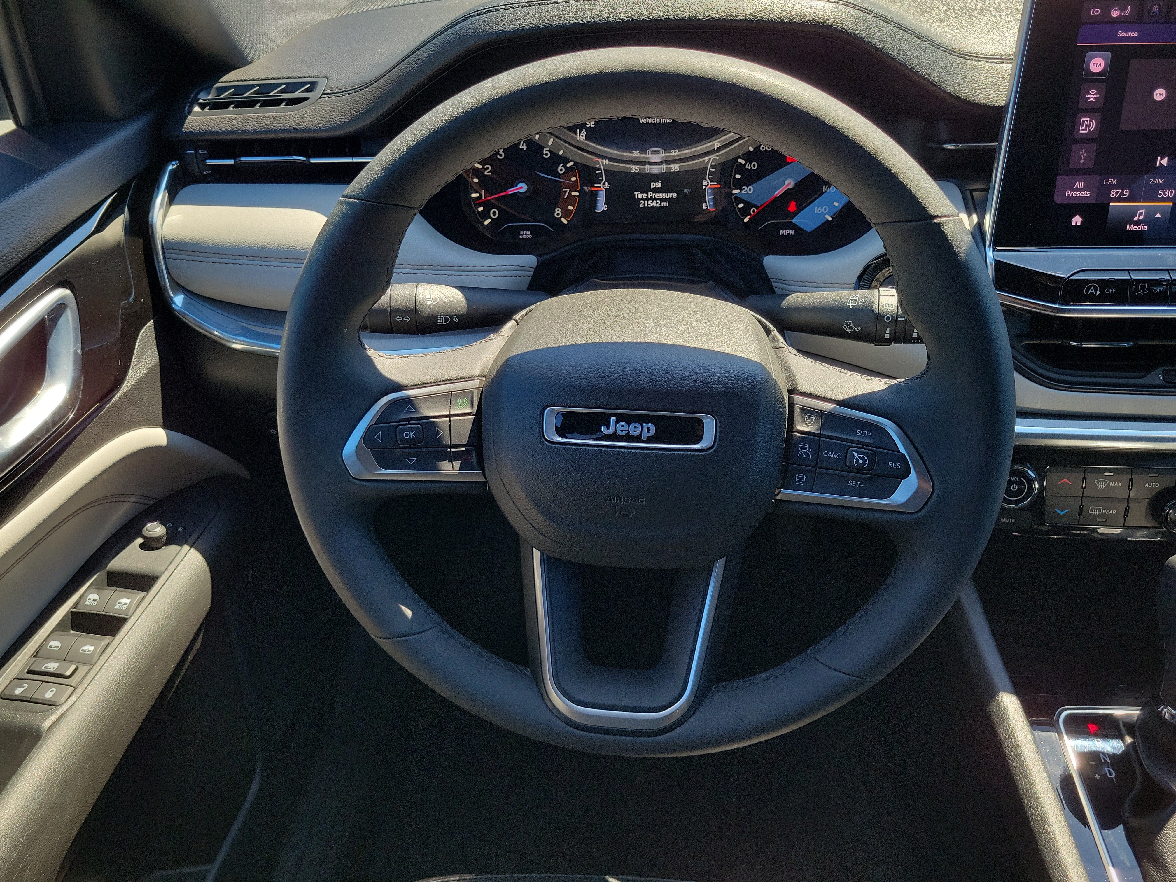 Used 2023 Jeep Compass Limited AWD/4WD image 17