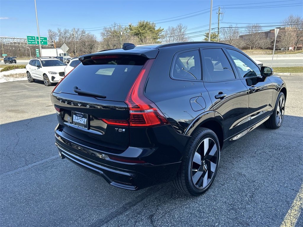 Certified 2025 Volvo XC60 T8 Plus w/ Climate Package image 8