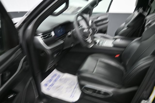 Used 2025 Jeep Wagoneer 4WD image 18