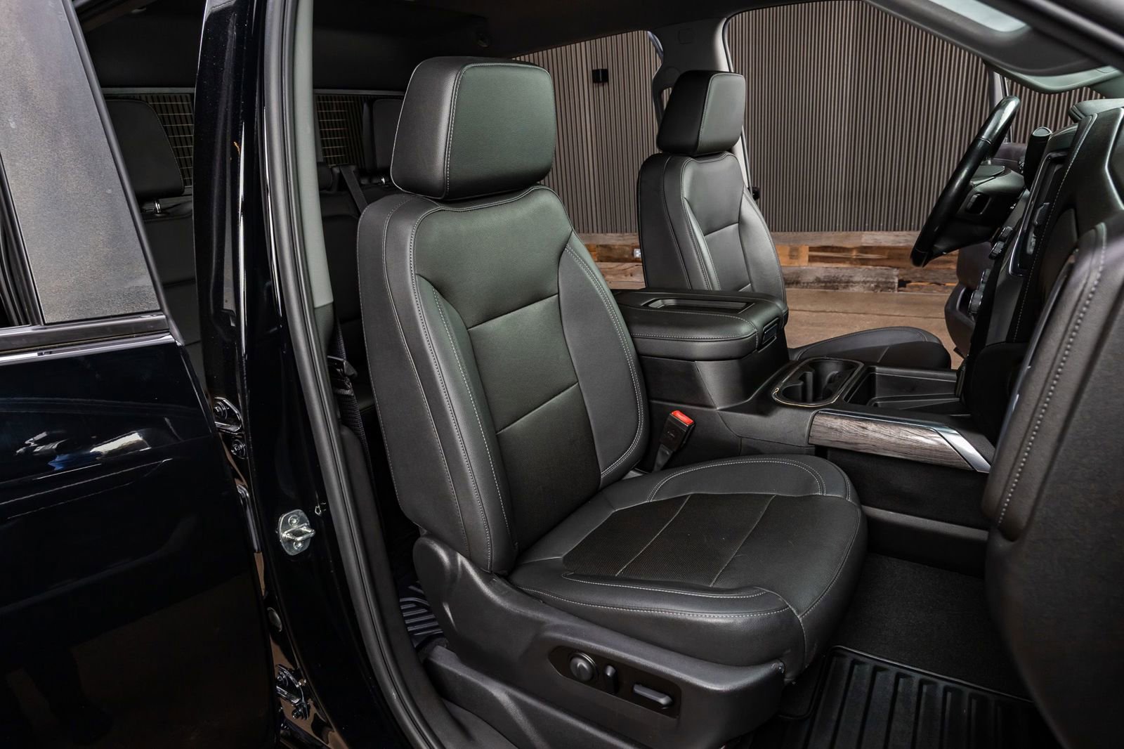 Used 2021 Chevrolet Silverado 2500 LTZ w/ LTZ Plus Package image 30