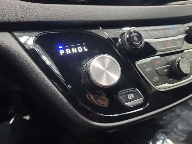 Used 2025 Chrysler Pacifica Select image 23