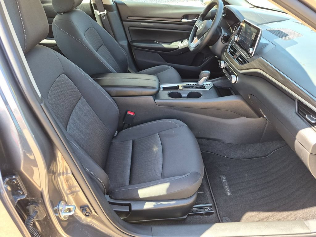 Used 2025 Nissan Altima 2.5 SV FWD image 30