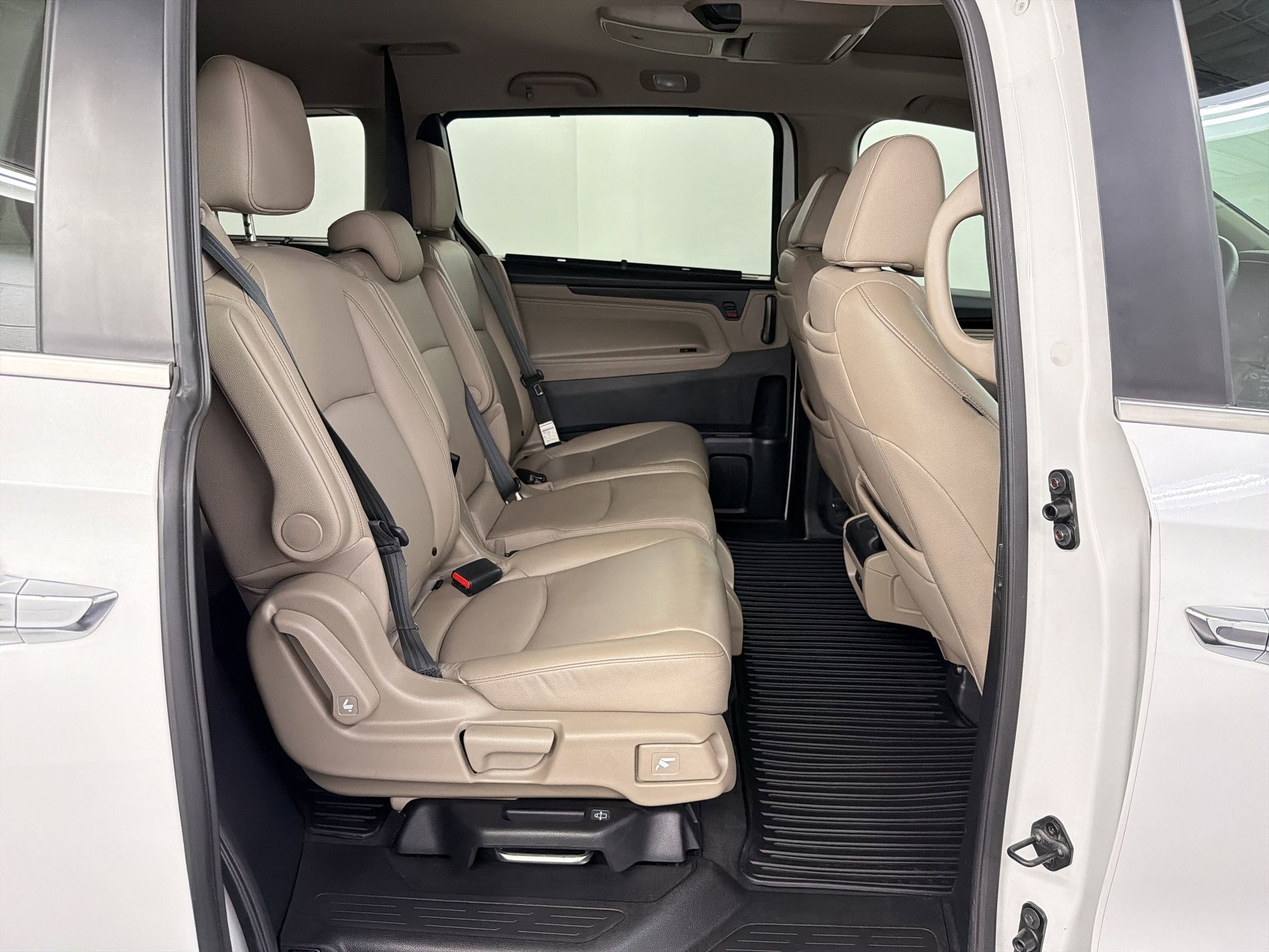 Certified 2024 Honda Odyssey Touring image 31