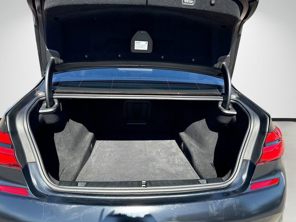 Used 2018 BMW M760i xDrive image 12