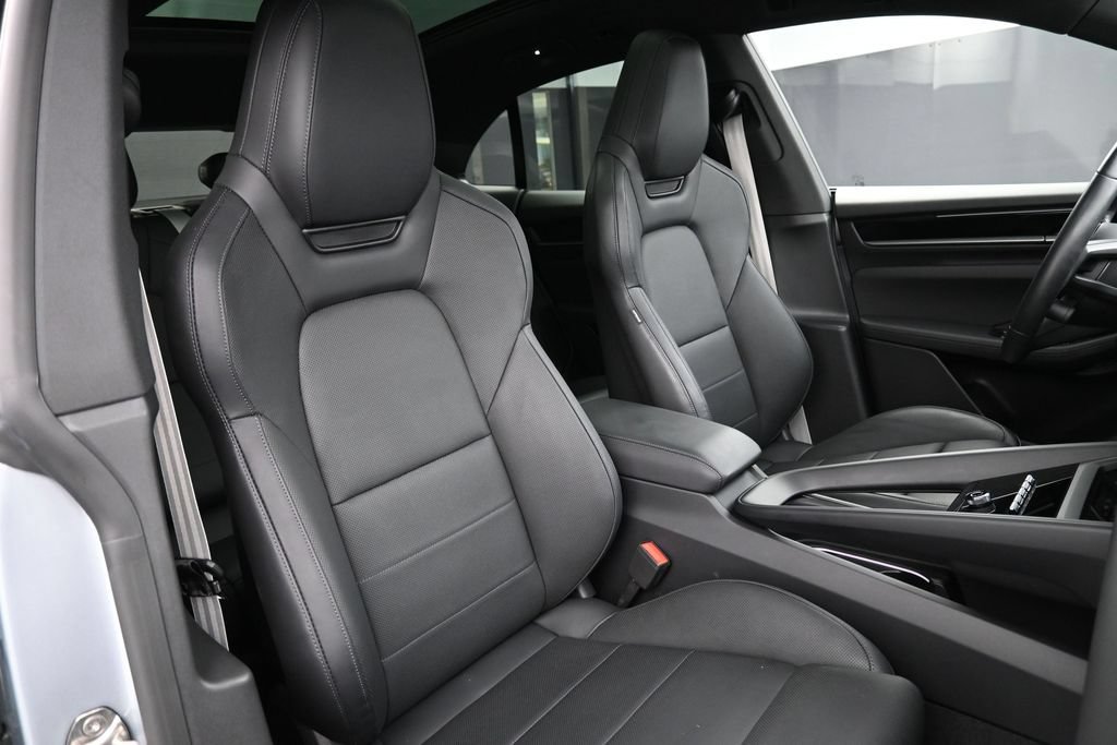 Certified 2025 Porsche Macan Electric RWD image 29