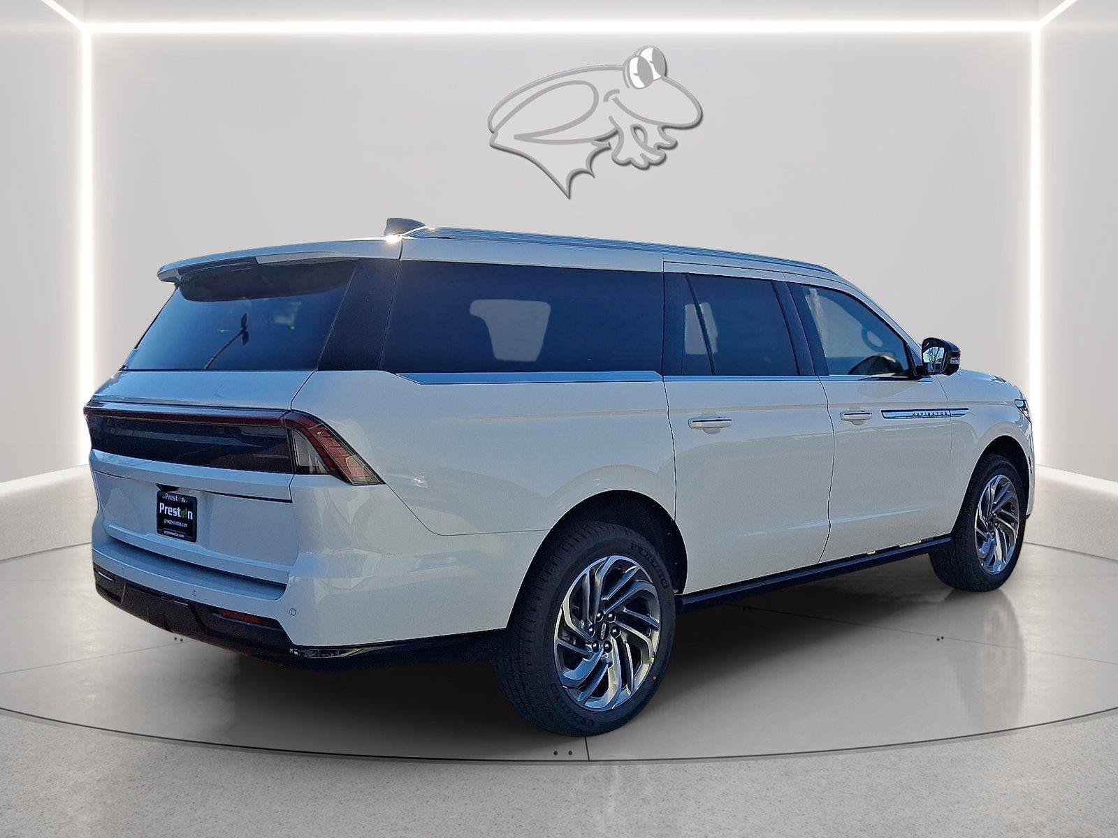 New 2026 Lincoln Navigator L Reserve AWD/4WD image 4