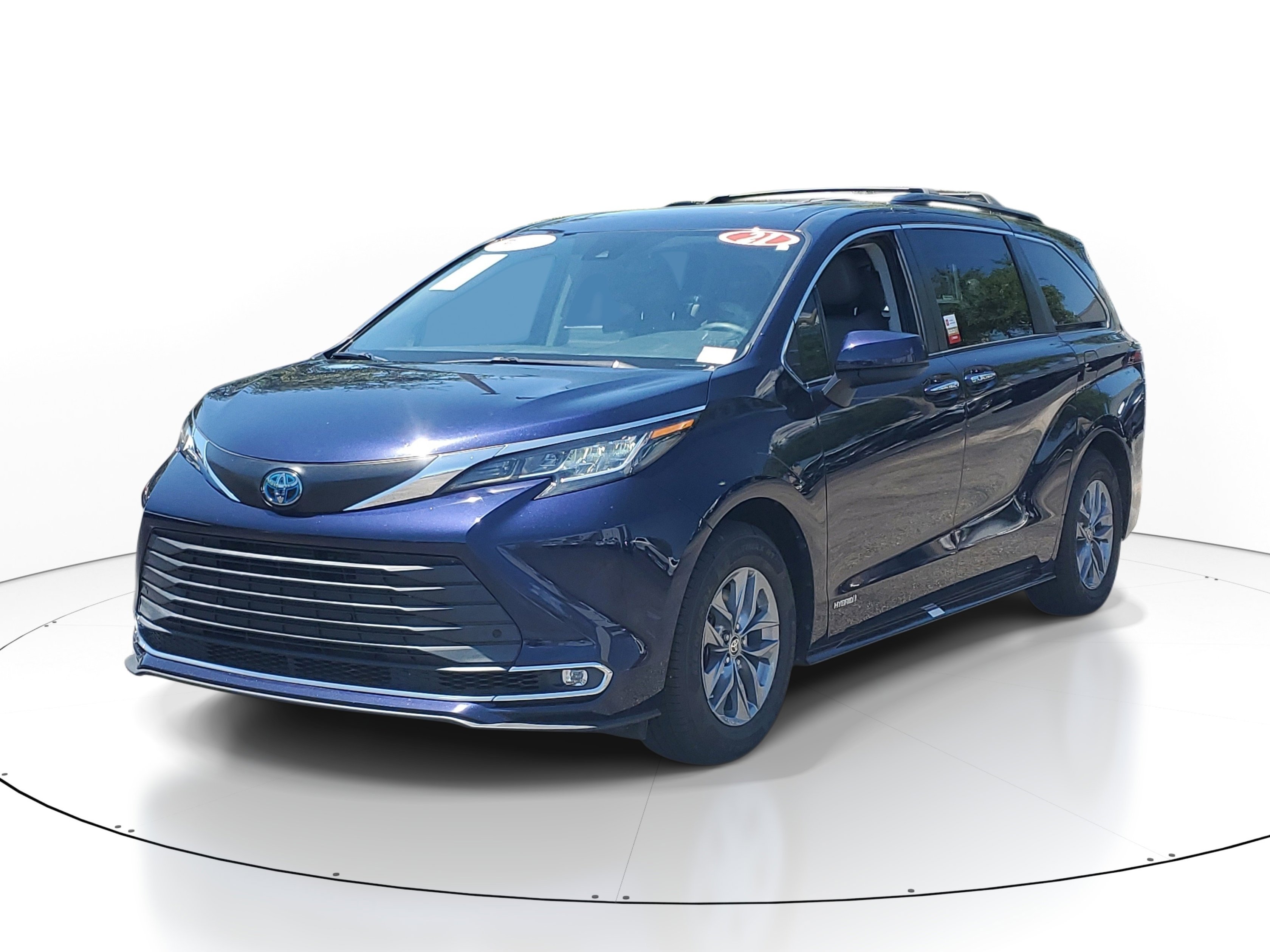 Certified 2021 Toyota Sienna XLE FWD image 3