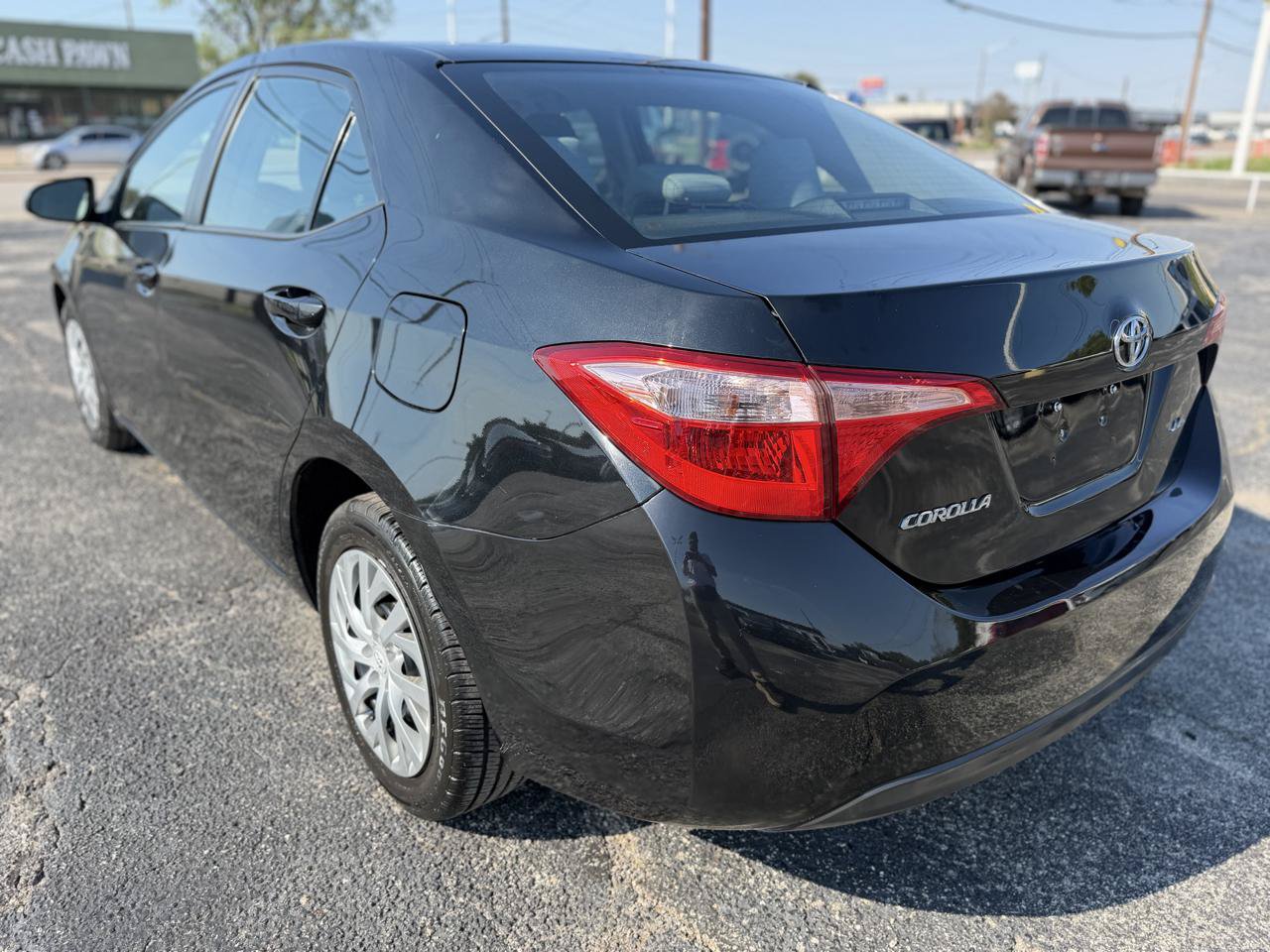 Used 2018 Toyota Corolla LE FWD image 7
