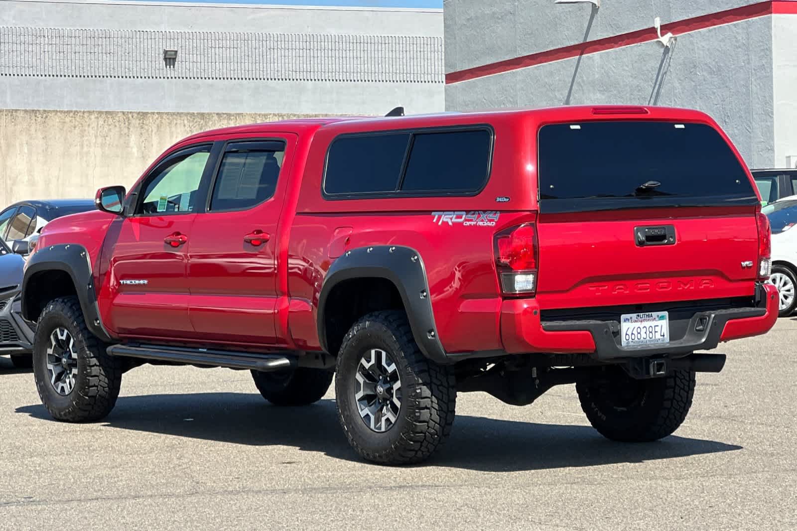 Used 2018 Toyota Tacoma TRD Off-Road w/ Technology Package AWD/4WD image 7