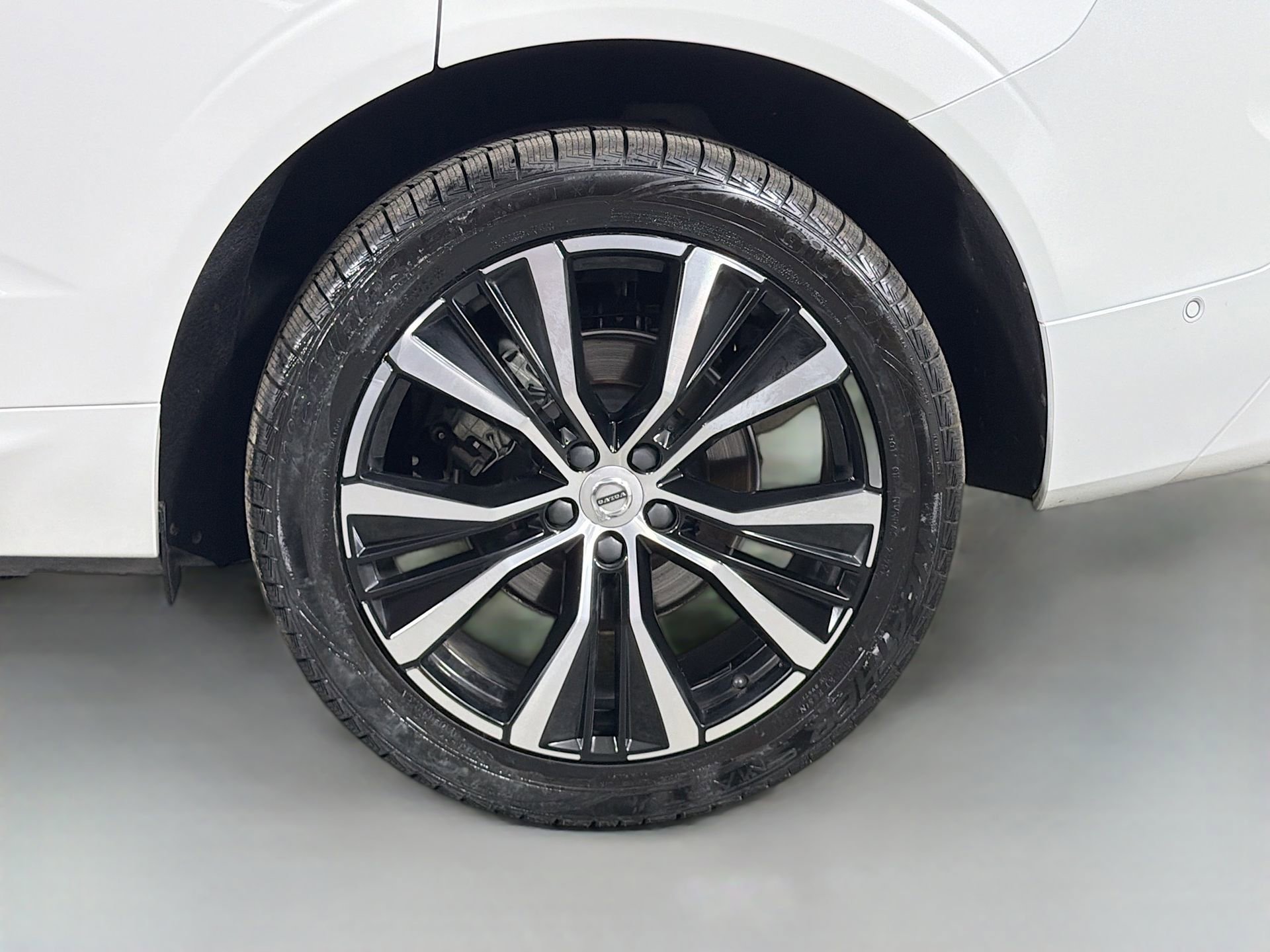 Certified 2023 Volvo XC60 B5 Plus w/ Climate Package AWD/4WD image 28