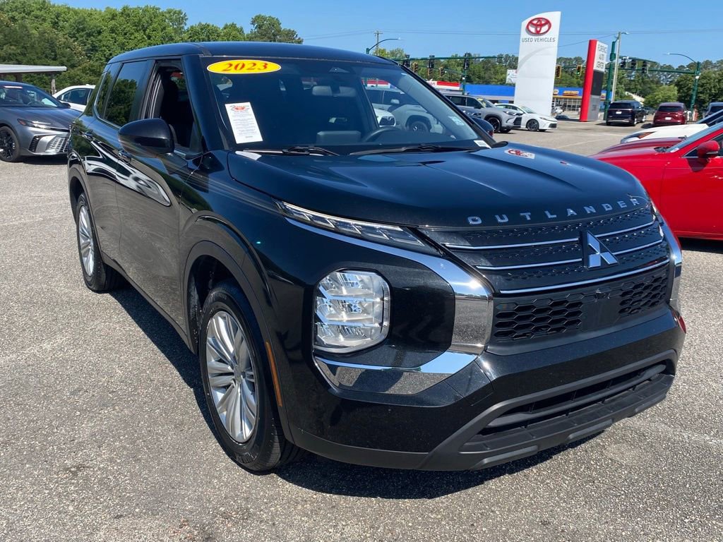 Used 2023 Mitsubishi Outlander ES