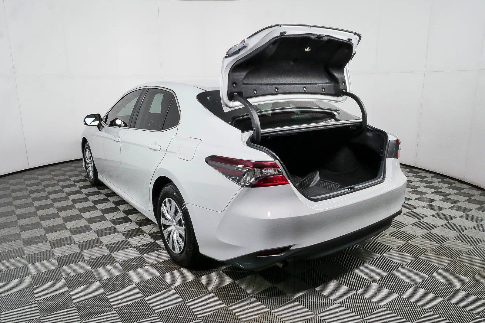 Used 2024 Toyota Camry LE FWD image 29