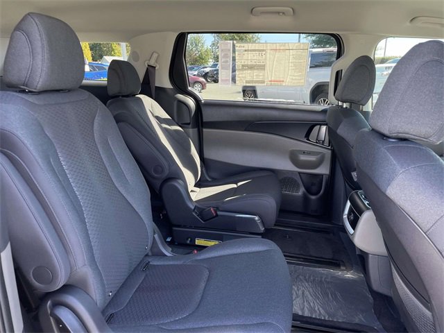 New 2026 Kia Carnival LX image 17