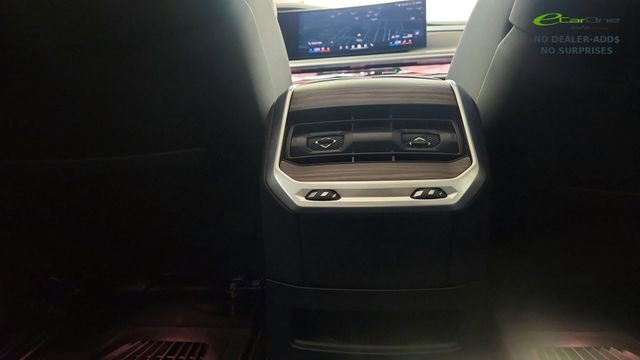 Used 2025 BMW 740i xDrive AWD/4WD image 39