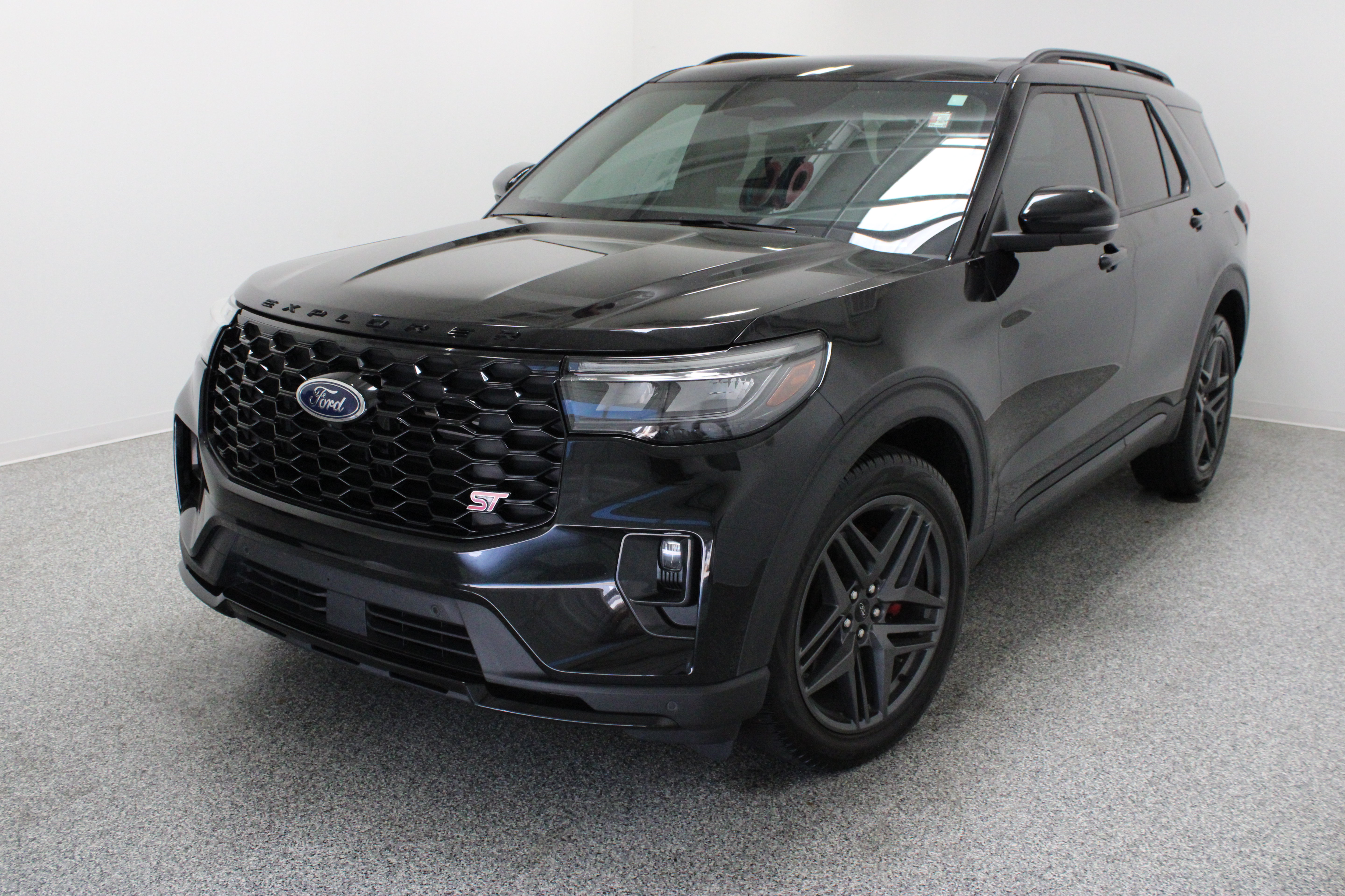 Used 2025 Ford Explorer ST w/ Sun And Sound Package AWD/4WD image 2