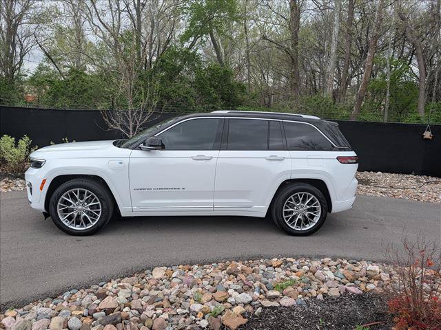 Used 2023 Jeep Grand Cherokee Summit w/ Advanced Protech Group IV AWD/4WD image 2