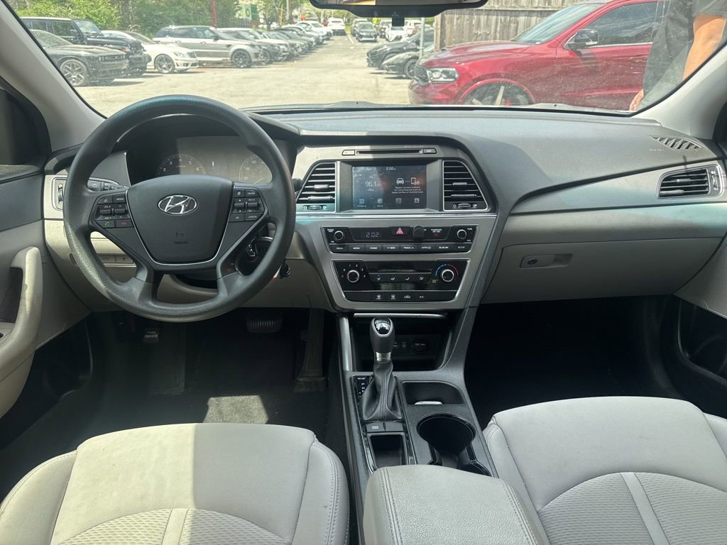 Used 2017 Hyundai Sonata SE w/ Cargo Package image 9