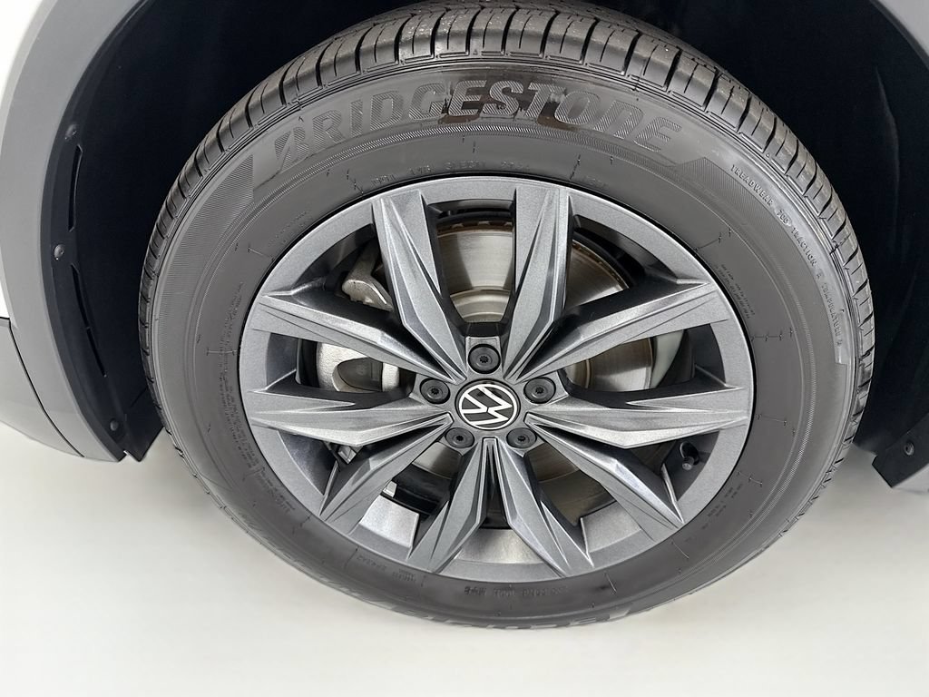 Used 2023 Volkswagen Tiguan SE w/ Panoramic Sunroof Package FWD image 29