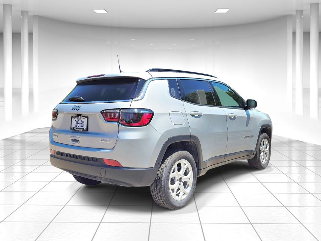Certified 2025 Jeep Compass Latitude w/ Sun & Sound Group AWD/4WD image 3