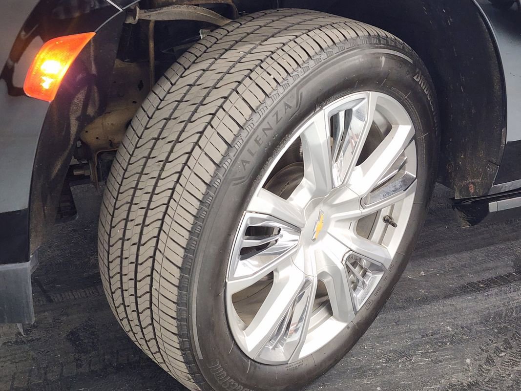 Used 2023 Chevrolet Suburban High Country image 46