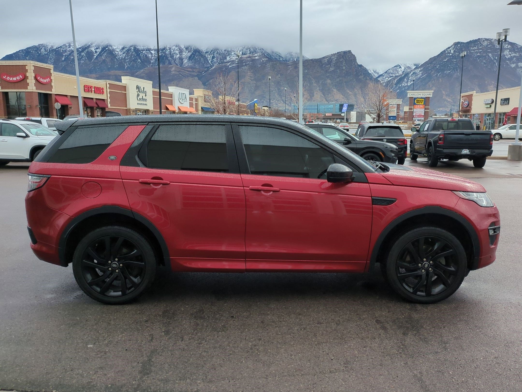 Used 2017 Land Rover Discovery Sport HSE Luxury image 2