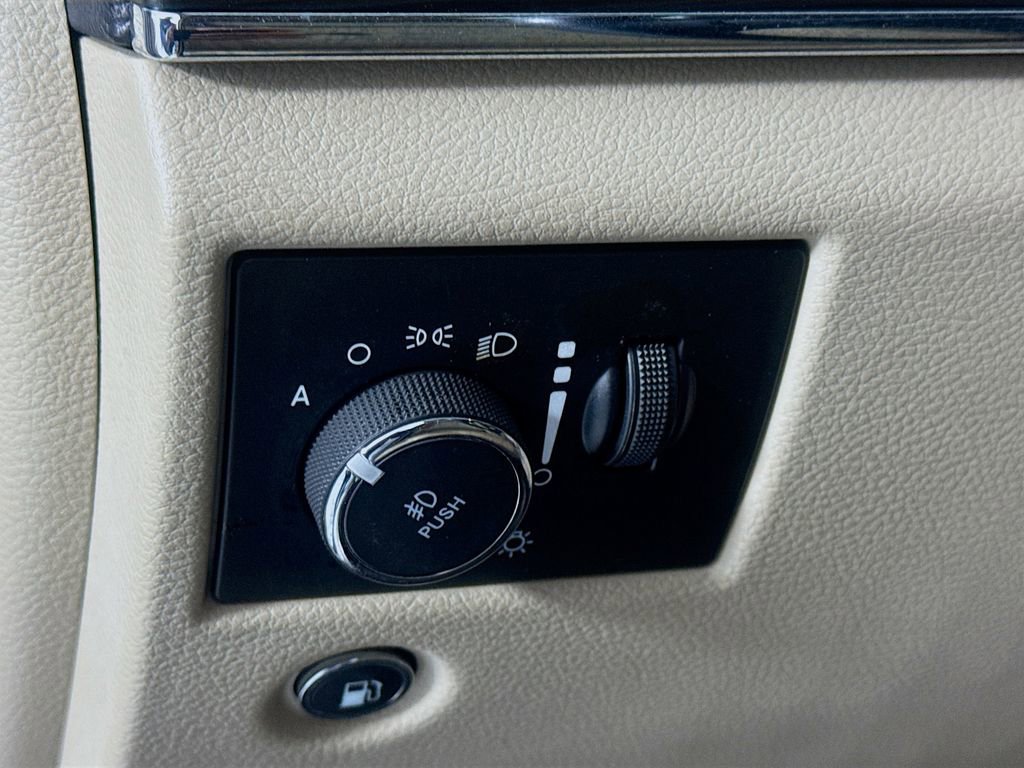 Used 2020 Jeep Grand Cherokee Limited image 10