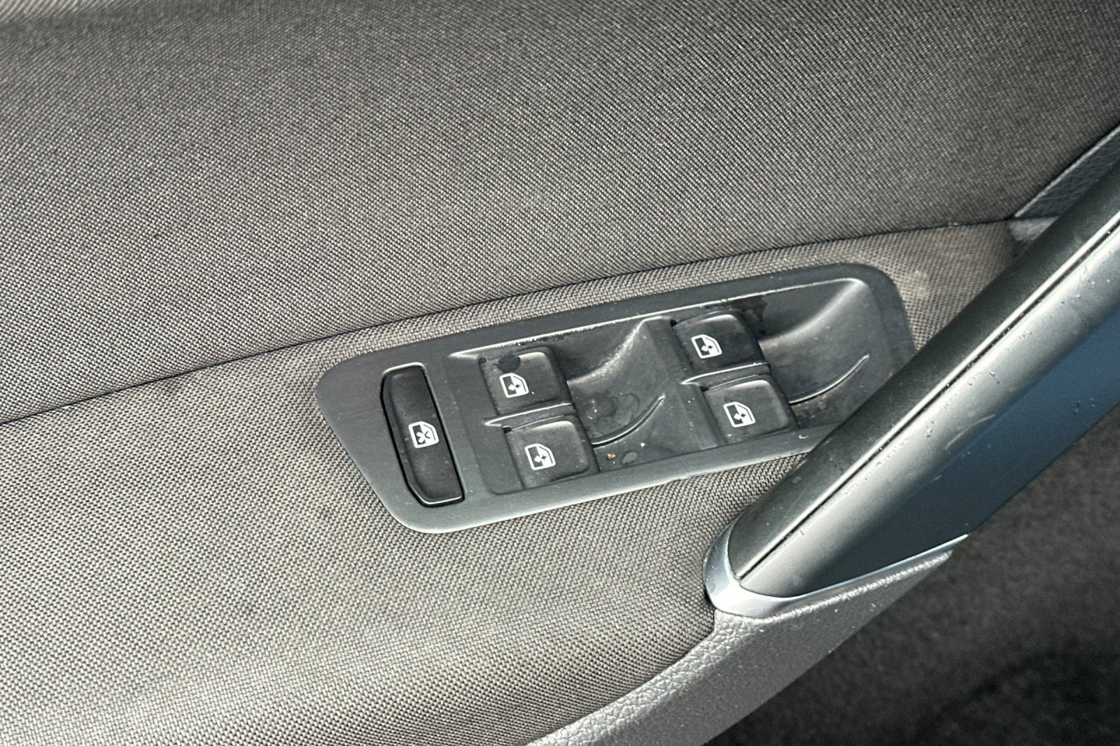 Used 2018 Volkswagen Golf S image 11