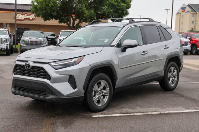 Used 2025 Toyota RAV4 XLE FWD image 6
