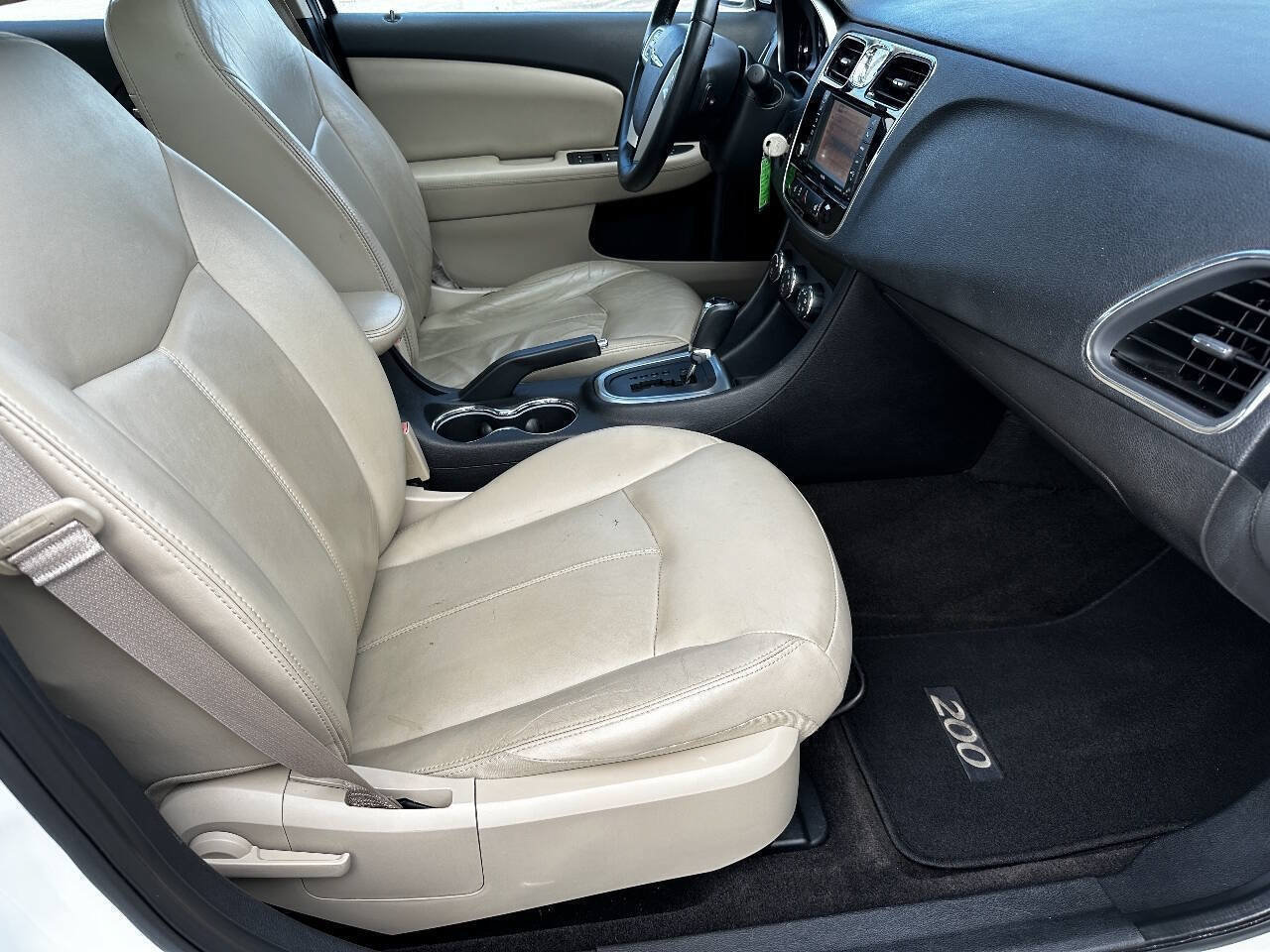 Used 2011 Chrysler 200 Limited FWD image 15