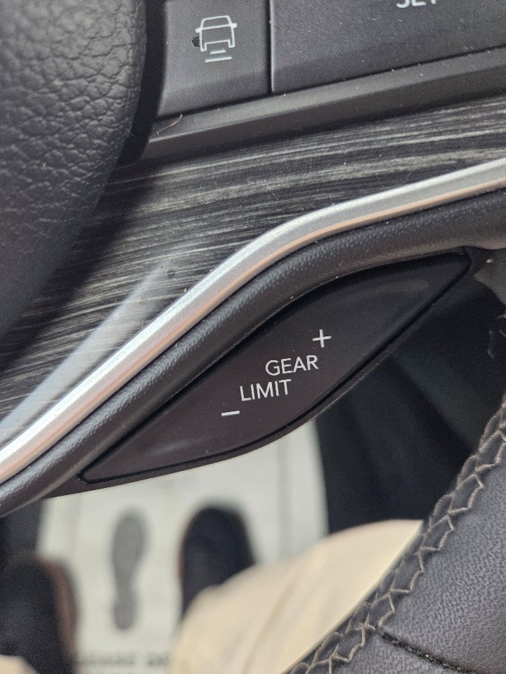 Used 2024 Jeep Wagoneer Series II w/ Flexible Seating Group image 20