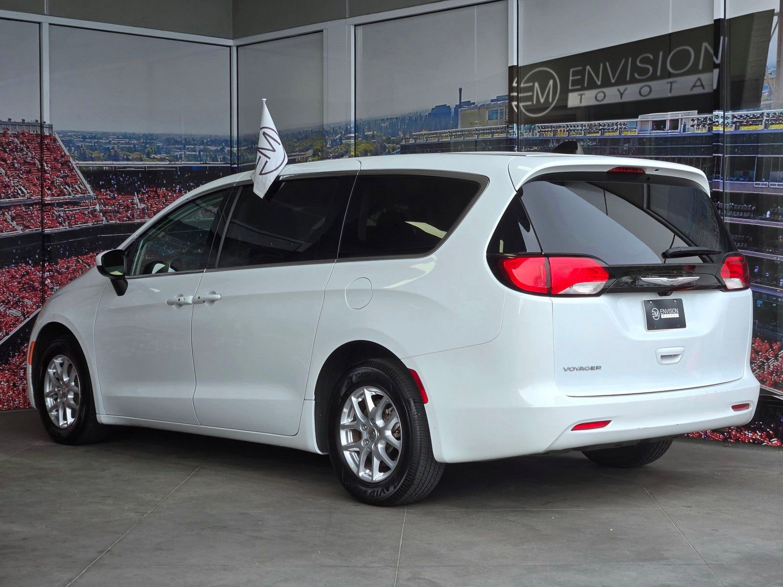 Used 2023 Chrysler Voyager LX image 6