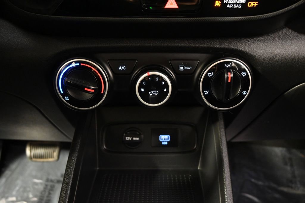 Used 2021 Hyundai Venue SE image 30